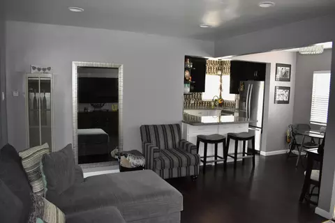706 Broadacres Ave N, Compton, CA 90220 photo 4