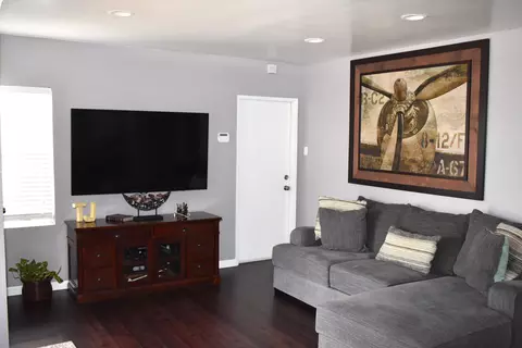 706 Broadacres Ave N, Compton, CA 90220 photo 3