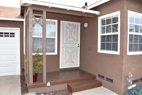 706 Broadacres Ave N, Compton, CA 90220 photo 2