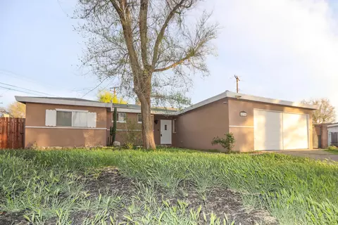 534 Lingard St E, Lancaster, CA 93535 photo 2
