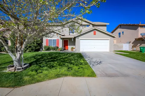45719 Caledonia Ct, Lancaster, CA 93534 photo 2