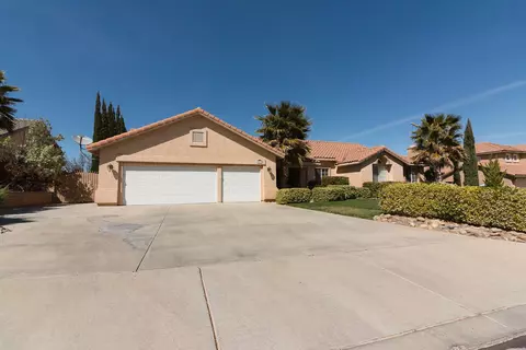 6041 Devonshire Dr, Palmdale, CA 93551 photo 4