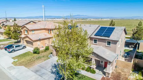 4757 Jade Ct, Lancaster, CA 93536 photo 7