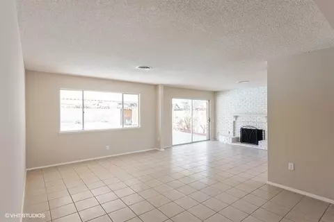 38465 2nd St E, Palmdale, CA 93550 photo 2