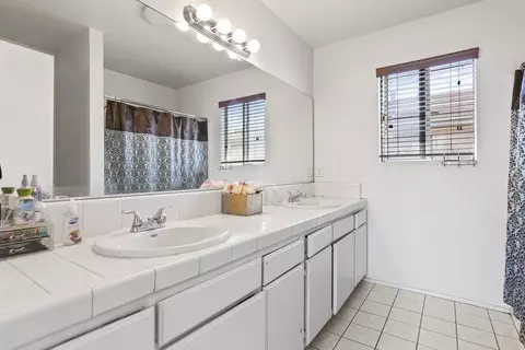 43647 Serenity Ct, Lancaster, CA 93535 photo 12