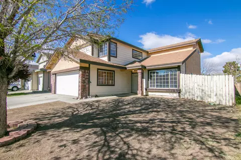43647 Serenity Ct, Lancaster, CA 93535 photo 2