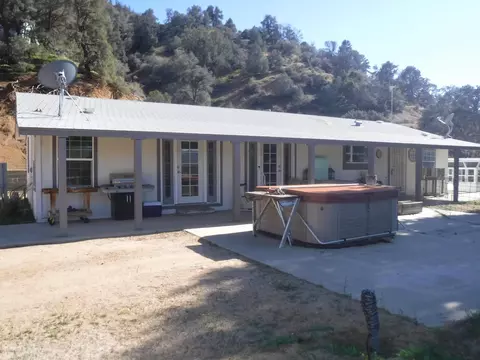 9640 Pine Grove Dr, Tehachapi, CA 93561 photo 1