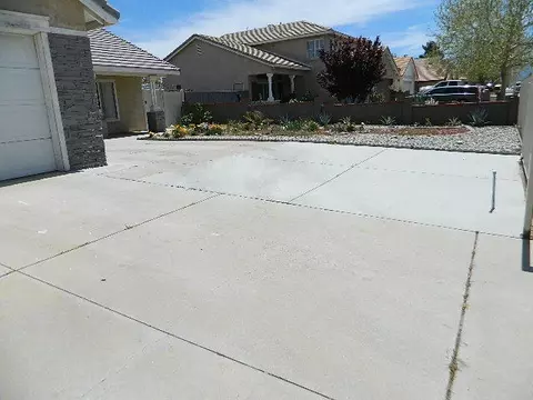 37738 Rockie Ln, Palmdale, CA 93552 photo 2