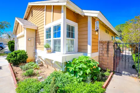 37031 29th Pl E, Palmdale, CA 93550 photo 2