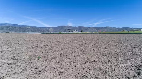 26165 Banducci Rd, Tehachapi, CA 93561 photo 4