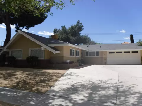 44273 11th St E, Lancaster, CA 93535 photo 2