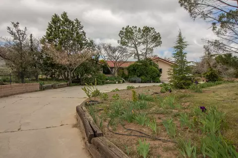 18724 Cherry Ln, Tehachapi, CA 93561 photo 2