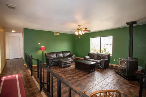 18724 Cherry Ln, Tehachapi, CA 93561 photo 4