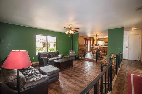 18724 Cherry Ln, Tehachapi, CA 93561 photo 5