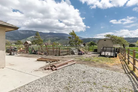 28260 Breaburn Dr, Tehachapi, CA 93561 photo 4