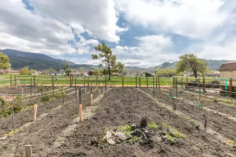 28260 Breaburn Dr, Tehachapi, CA 93561 photo 8