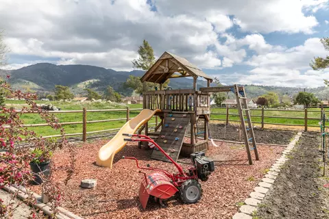 28260 Breaburn Dr, Tehachapi, CA 93561 photo 9