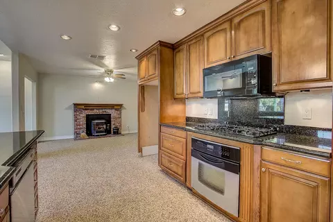 2107 Forry St, Lancaster, CA 93536 photo 2