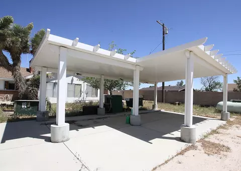 6293 Backus Rd, Mojave, CA 93501 photo 2