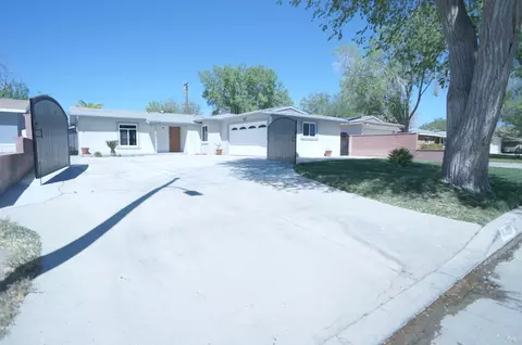 44935 Lorimer Ave, Lancaster, CA 93534 photo 2