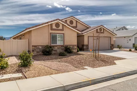 5740 Forry Ct, Lancaster, CA 93536 photo 2