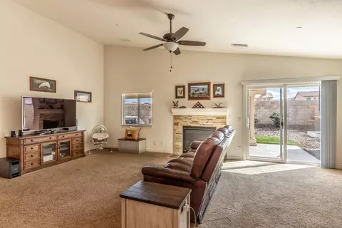 5740 Forry Ct, Lancaster, CA 93536 photo 11
