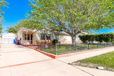 44208 2nd St E, Lancaster, CA 93535 photo 2
