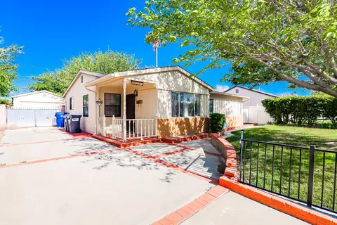 44208 2nd St E, Lancaster, CA 93535 photo 1