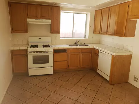 36837 Meadowview Ct, Palmdale, CA 93552 photo 3
