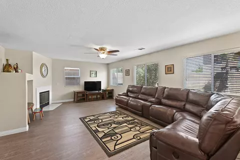 42112 Ash Ct, Quartz Hill, CA 93536 photo 9