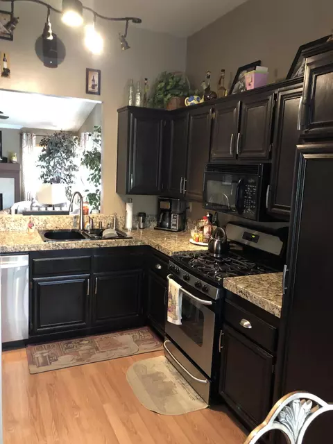 43629 7th St E, Lancaster, CA 93535 photo 2
