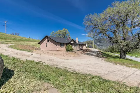 29801 Horsethief Dr, Tehachapi, CA 93561 photo 2