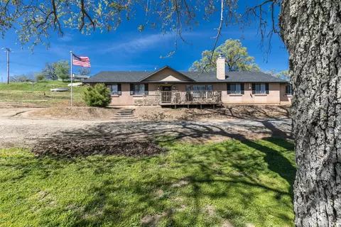 29801 Horsethief Dr, Tehachapi, CA 93561 photo 1