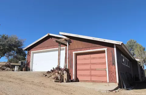 24929 Country Canyon Rd, Tehachapi, CA 93561 photo 2