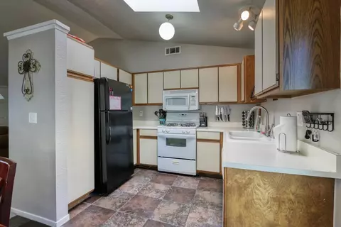 210 Meadowbrook Ct, Tehachapi, CA 93561 photo 7