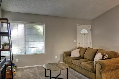 210 Meadowbrook Ct, Tehachapi, CA 93561 photo 2