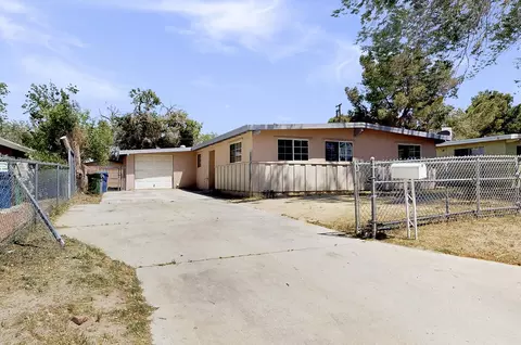 44654 3rd St E, Lancaster, CA 93535 photo 2