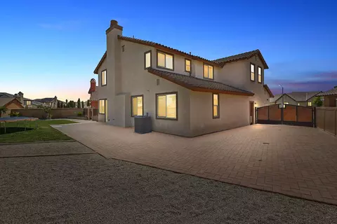 4133 Jonathon St, Lancaster, CA 93536 photo 2