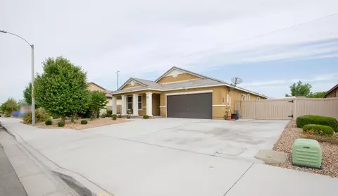 3553 Emerald Ln, Lancaster, CA 93535 photo 3