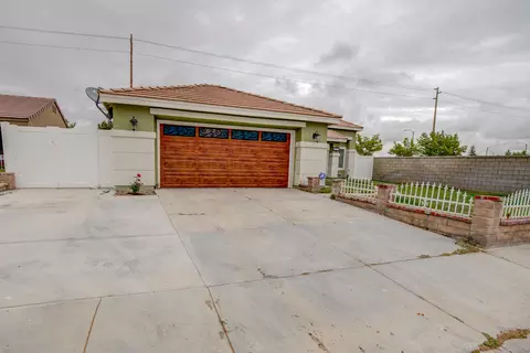 6031 Golding Dr, Lancaster, CA 93536 photo 2
