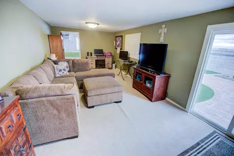 6031 Golding Dr, Lancaster, CA 93536 photo 9