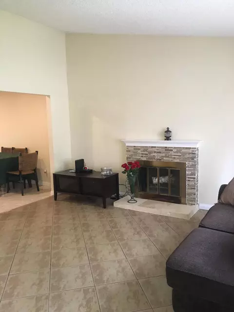 37827 Silk Tree Ln, Palmdale, CA 93550 photo 4