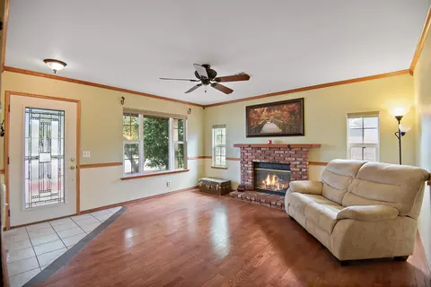 1048 Herzel Ave, Lancaster, CA 93535 photo 2
