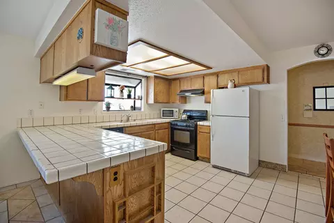 1048 Herzel Ave, Lancaster, CA 93535 photo 4
