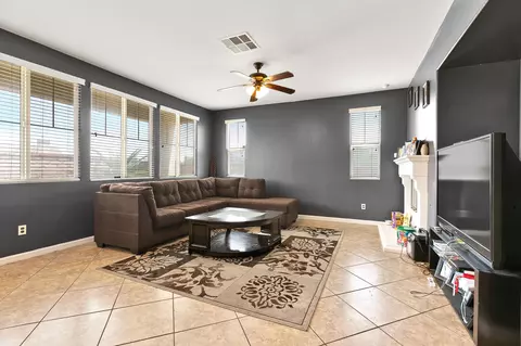 2101 Shellbark Ct, Palmdale, CA 93551 photo 8