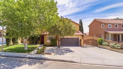 36520 Sinaloa St, Palmdale, CA 93552 photo 2