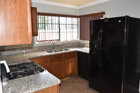 1255 Avenue J2 E, Lancaster, CA 93535 photo 4
