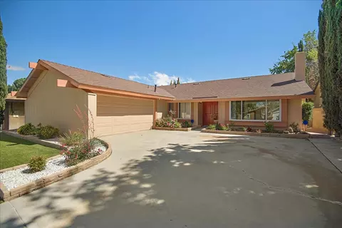 43070 Larwood St, Lancaster, CA 93536 photo 2
