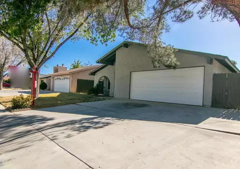 44511 Sancroft Ave, Lancaster, CA 93535 photo 2