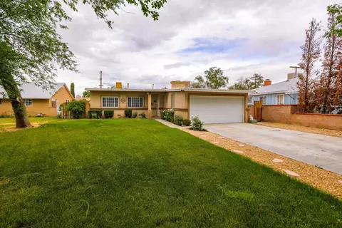1327 Jackman St W, Lancaster, CA 93534 photo 1